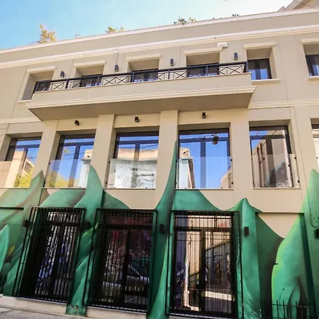 Fantastic With Shared Rooftop Deck *